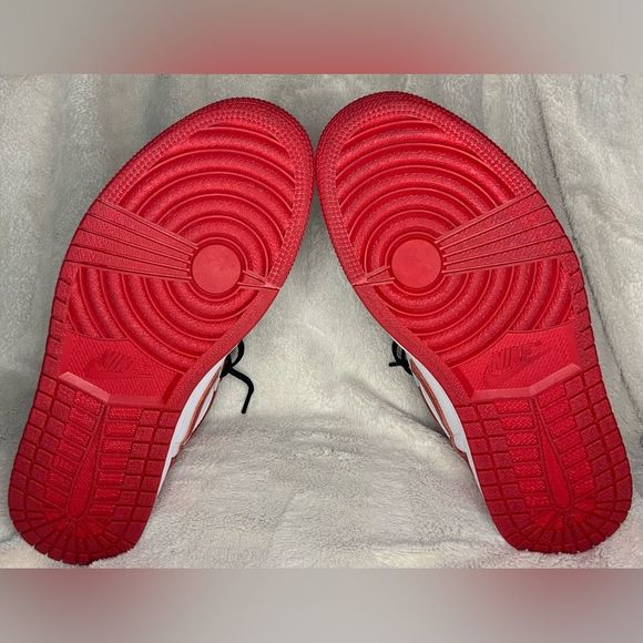 Air Jordan 1 Retro High OG Sz 9 main image 9